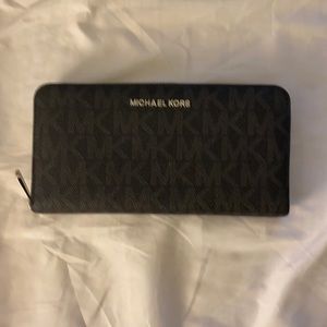 Brand new, never used XL MK wallet